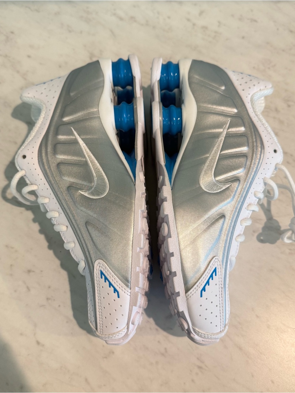 Nike Shox R4 White Blue Hero Silver Women's Size 7 (AR3565-105)